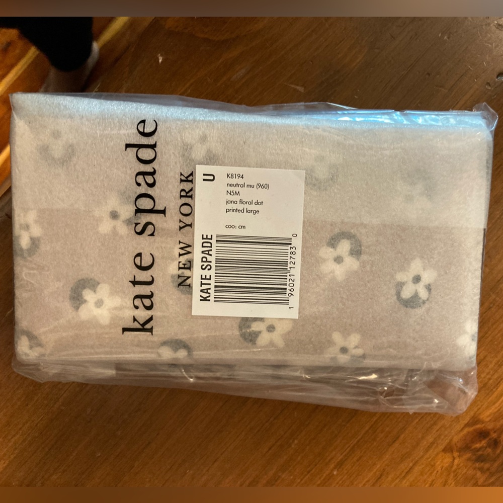 NWT Kate Spade “Jana” Wallet